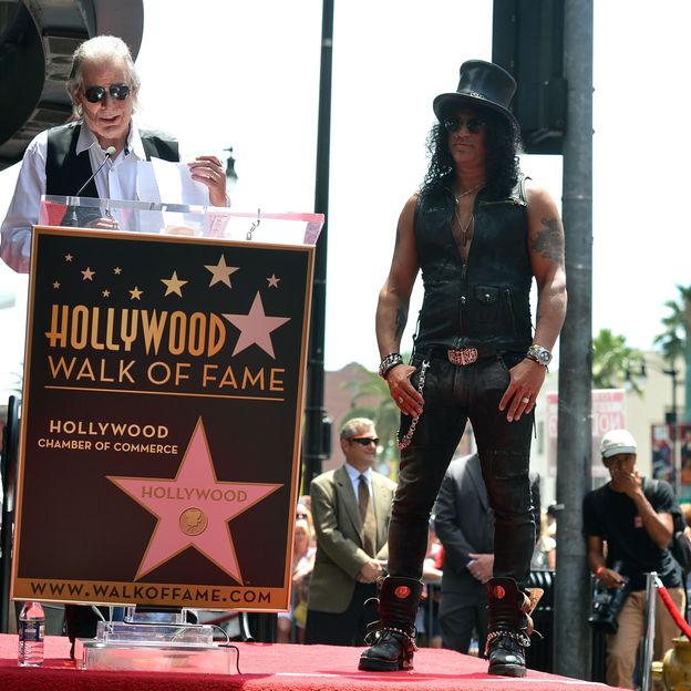 Slash recevant son étoile sur le Walk of Fame à Hollywood