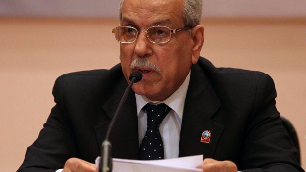 Faruq Sultan, chef de la Commission électorale égyptienne, annonce les résultats: Ahmad Chafiq sera opposé à Mohammed Morsi au second tour
