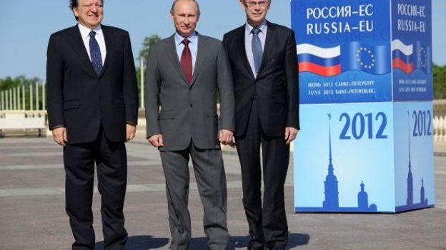 De gauche à droite: José Manuel Barroso (Commission européenne), Vladimir Poutine (Russie), Herman Van Rompuy (Conseil européen)