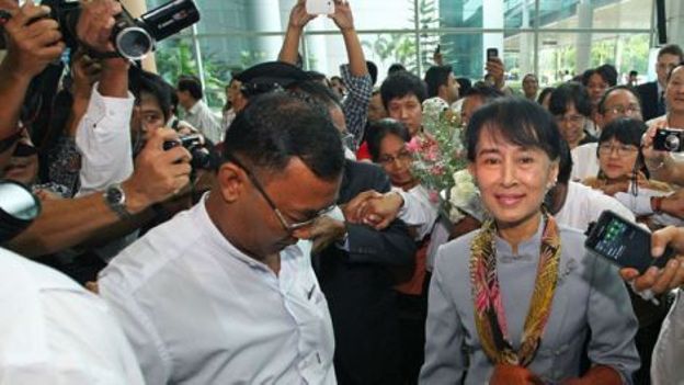 Birmanie: Aung San Suu Kyi arrive en Europe pour une tournée historique