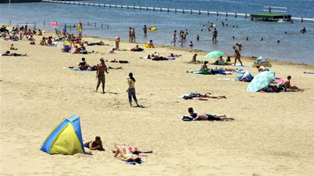 Sur le site de Hofstade, on y trouve un lac et une plage artificielle gérés par le Bloso, c’est-à-dire le pendant flamand de l'Adeps. 