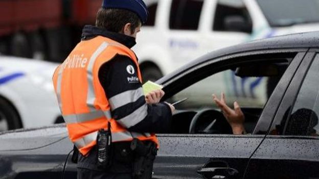 Situation délicate pour des policiers de la zone Bruxelles-Ixelles, agressés et harcelés par une dame ivre (photo d'illustration)