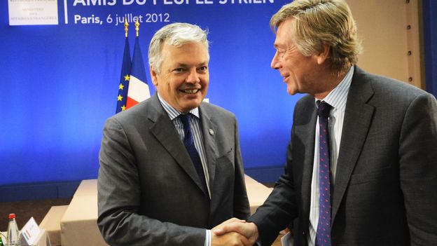 Didier Reynders accueilli par l'ambassadeur belge en France à l a3ème réunion du groupe des Amis du Peuple Syrien à Paris