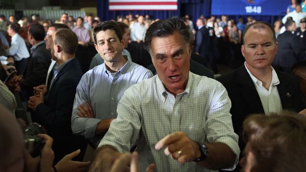 Paul Ryan (gauche) en présence de Mitt Romney