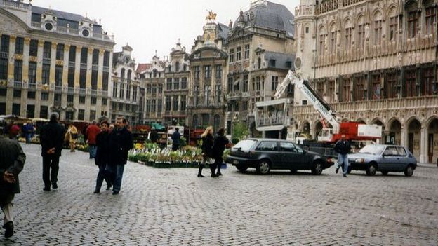1998: on nettoyait la façade de l'hôtel de ville de Bruxelles