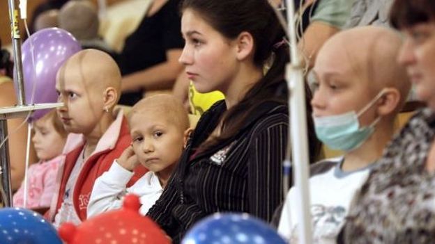 Illustration: des enfants malades du cancer assistent à un concert