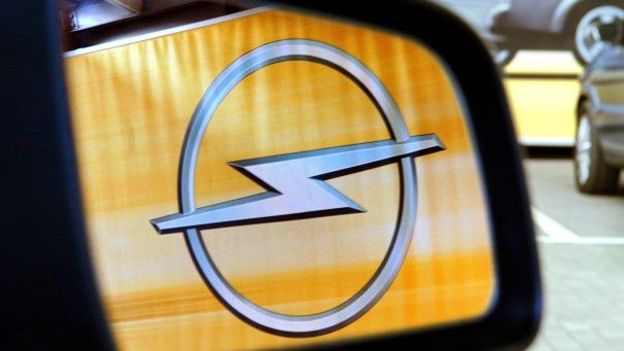 Opel inaugure une nouvelle usine de moteurs en Hongrie