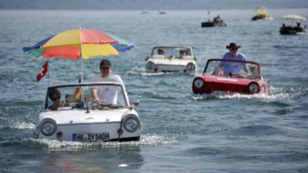 En cas de fortes chaleurs, tous les moyens sont bons pour se rafraîchir au volant...