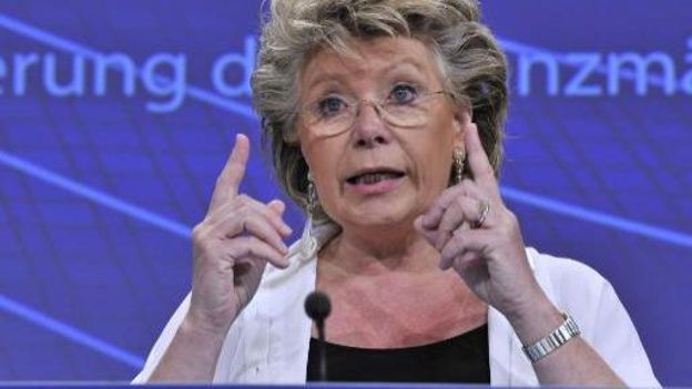 La commissaire européenne Viviane Reding demande des actes concrets à la France à propos des Roms