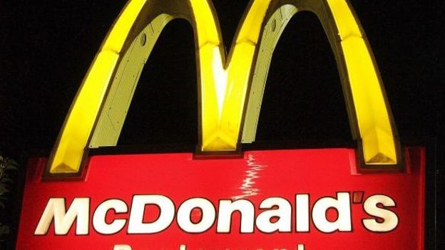 La queue d'une souris dans un hamburger cgez Mc Donald's