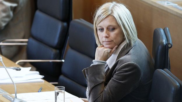 Pour Eliane Tillieux, il est inacceptable d'obliger les étrangers récemment arrivés à apprendre le français.