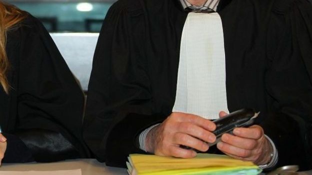 La loi Salduz prévoit la présence d’un avocat dès le premier interrogatoire pour les personnes privées de liberté. 