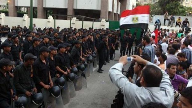 Le report des résultats de l'élection présidentielle fait craindre aux Egyptiens une reprise en mains par l'armée