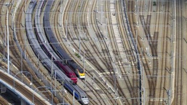 Dans la zone d’aiguillage, aux alentours immédiats de la gare du Midi, un train a subi un incident technique
