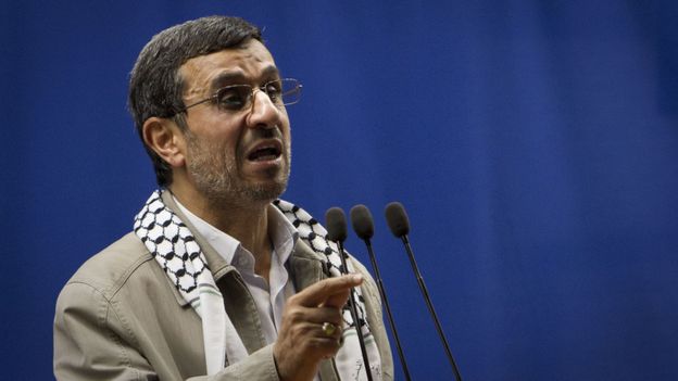Le président iranien lors de son discours à l'université de Téhéran