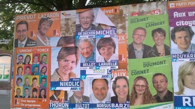 Les affiches électorales ne peuvent être collées que sur les endroits spécifiquement réservés, pas sur les arbres ou la voie publique (illustration).