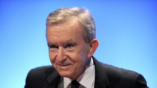 Le PTB dénonce les illégalités de la fondation de Bernard Arnault en Belgique