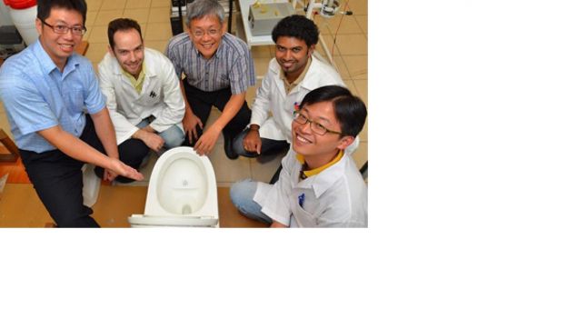 L'équipe de chercheurs qui a développé le WC énergétique