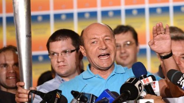 Le président roumain Traian Basescu va reprendre ses fonctions 