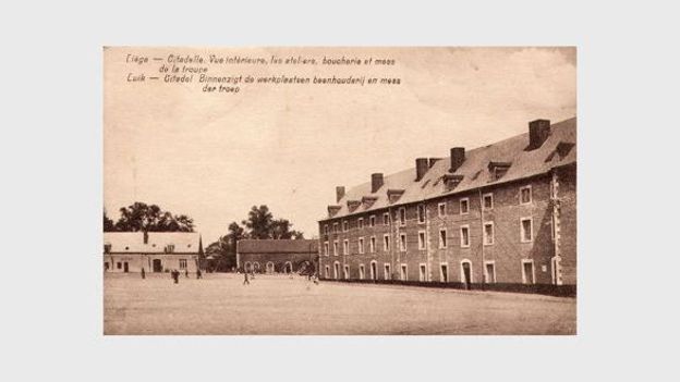 La Citadelle de Liège vers 1929. Cour intérieures, ateliers, boucherie et mess de la troupe