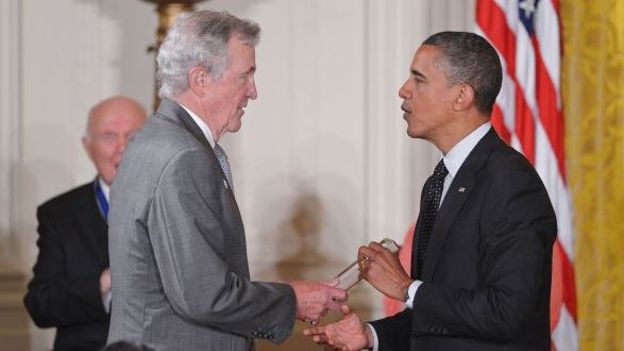 Lze ministre polonais des Affaires étrangères, Adam Daniel Rotfeld, reçoit la médaille de la Liberté offerte à Jan Karski des mains de Barack Obama