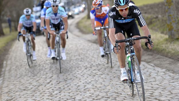 Flecha (en noir) lors du circuit Het Nieuwblad