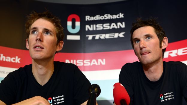 Les Schleck attaquent RadioShack