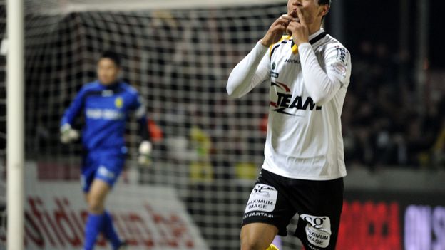 Lokeren rejoint Courtrai en finale