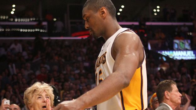 World Peace exclu pour un geste violent