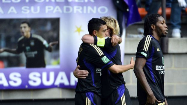 Suarez, Biglia et Mbokani