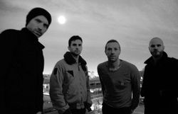 Vidéo: Coldplay joue un tout nouveau titre en acoustique