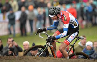 van der Poel champion du monde de cyclo-cross, Van Aert 2e