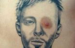 Un tatouage Thom Yorke TRÈS perturbant