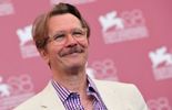 Gary Oldman s'intéresse à Ralph Fiennes pour sa deuxième réalisation
