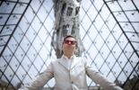 Wim Delvoye dans la Pyramide du Louvre