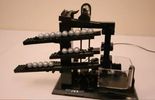 Une horloge en LEGO dont il faut savoir déchiffrer l'heure
