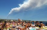 123 Sicile: une haute colonne de cendres s'élève de l'Etna