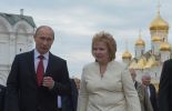 123 Russie: l'épouse de Vladimir Poutine apparaît à ses côtés pour l'investiture