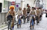123 Une septantaine de cyclistes dévêtus participent à la neuvième Cyclonudista à Bruxelles