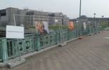 123 Des prostituées, en photo, sur le pont à Charleroi