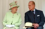 123 Quand la reine Elizabeth II est énervée, elle arrache des mauvaises herbes