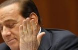 123 Italie: Berlusconi, applaudi et sifflé, redit sa loyauté à l'équipe Letta