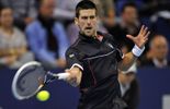 Bâle: Djokovic peine, Federer assure