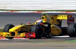 Renault met la pression sur Petrov