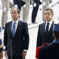 Le président élu et le président sortant en semble à la cérémonie au Soldat inconnu