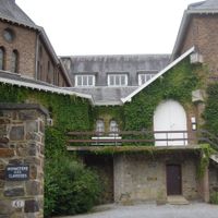 Le monastère se situe sur les hauteurs de Malonne.
