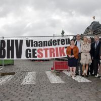 Des élus du Vlaams Belang ont manifesté devant le Palais ce jeudi