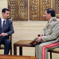 Au lendemain de l'attentat qui a coûté la vie au ministre de la Défense du régime, Bachar al-Assad a nommé son successeur lors d'une cérémonie dont la télévision syrienne a montré les images.