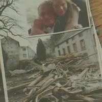 La maison, une fois démolie; avec le propriétaire ci-dessus.