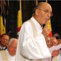 L'abbé Malherbe lors de la messe en wallon